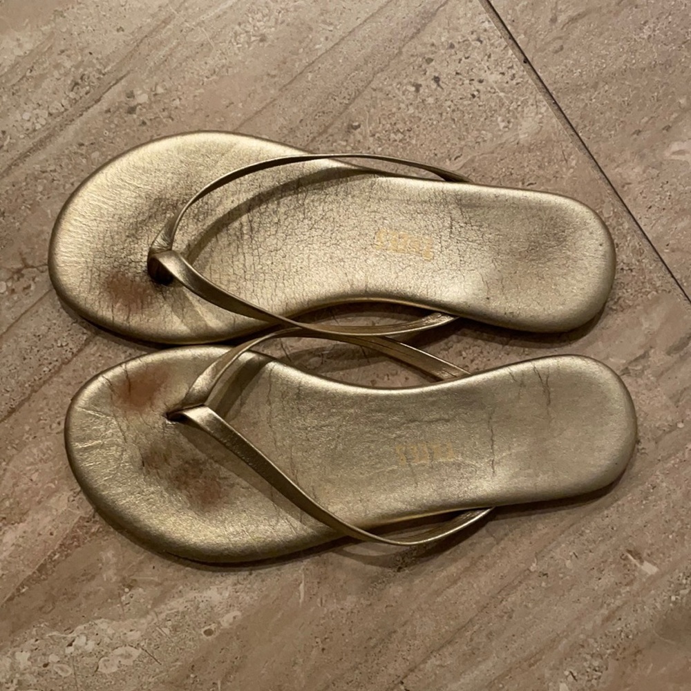 Tkees Metallic gold flip flops-size 5